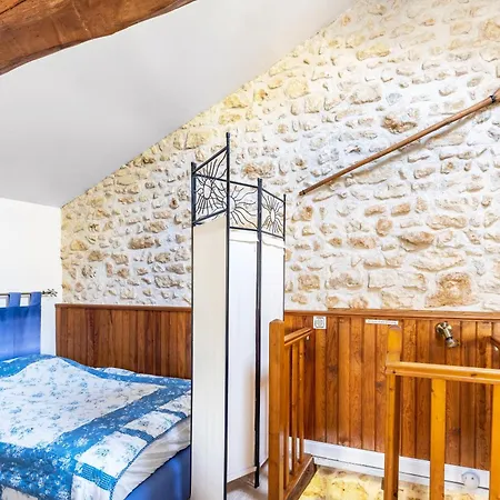 Petite Maison Bord De Riviere Chire-en-Montreuil