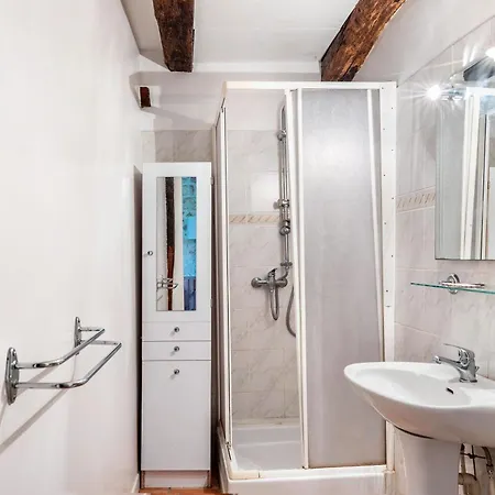 Petite Maison Bord De Riviere * Chire-en-Montreuil